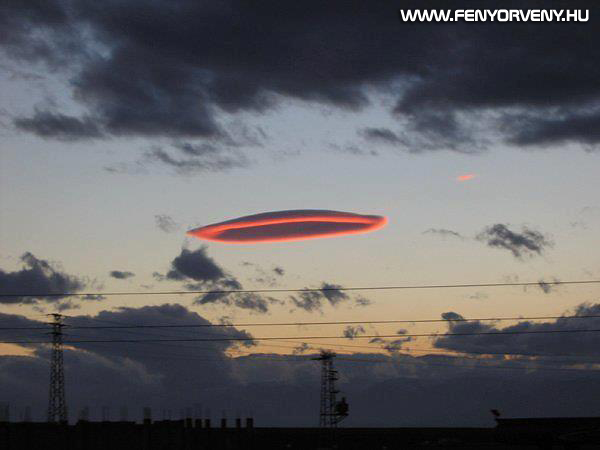 lencse-felho-alcazott-ufo.jpg