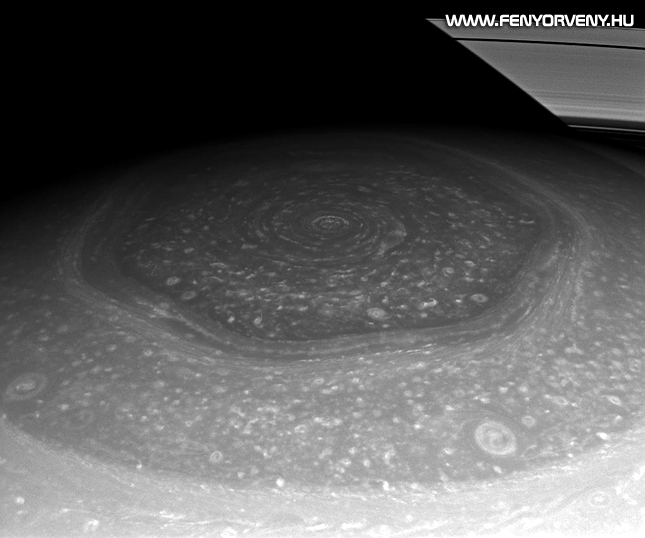 Rejtélyes hexagon a Szaturnuszon