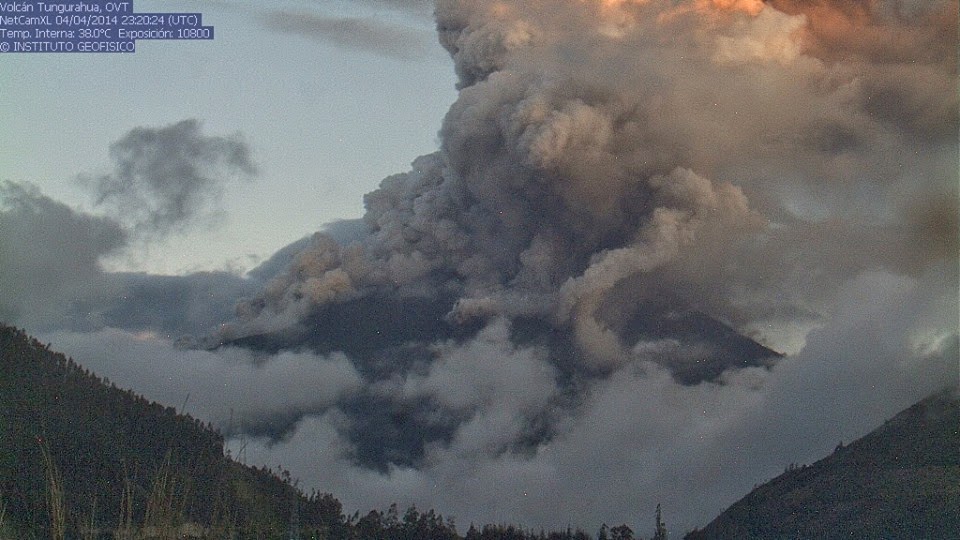 Tíz kilométeres hamuoszlopot lövellt a Tungurahua