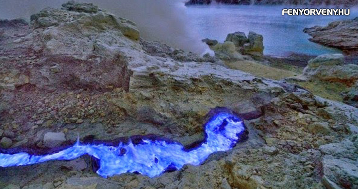 A tűzhányó, amely kék színű lávát lövell-4