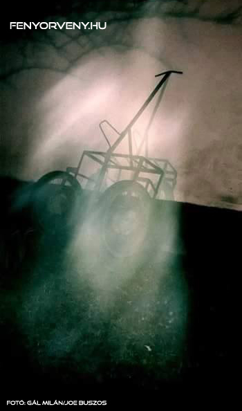 Rejtélyes alakot kaptak lencsevégre Baján. Angyal vagy szellem