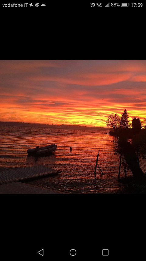 Lenyűgöző és festménybe illő naplemente Olaszország felett Lenyűgöző és festménybe illő naplemente Olaszország felett