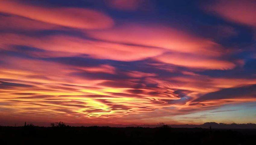 Lenyűgöző és festménybe illő naplemente Olaszország felett Lenyűgöző és festménybe illő naplemente Olaszország felett