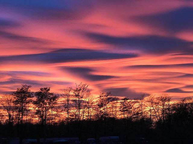 Lenyűgöző és festménybe illő naplemente Olaszország felett Lenyűgöző és festménybe illő naplemente Olaszország felett