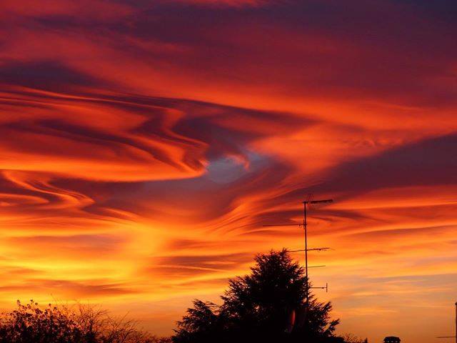 Lenyűgöző és festménybe illő naplemente Olaszország felett Lenyűgöző és festménybe illő naplemente Olaszország felett