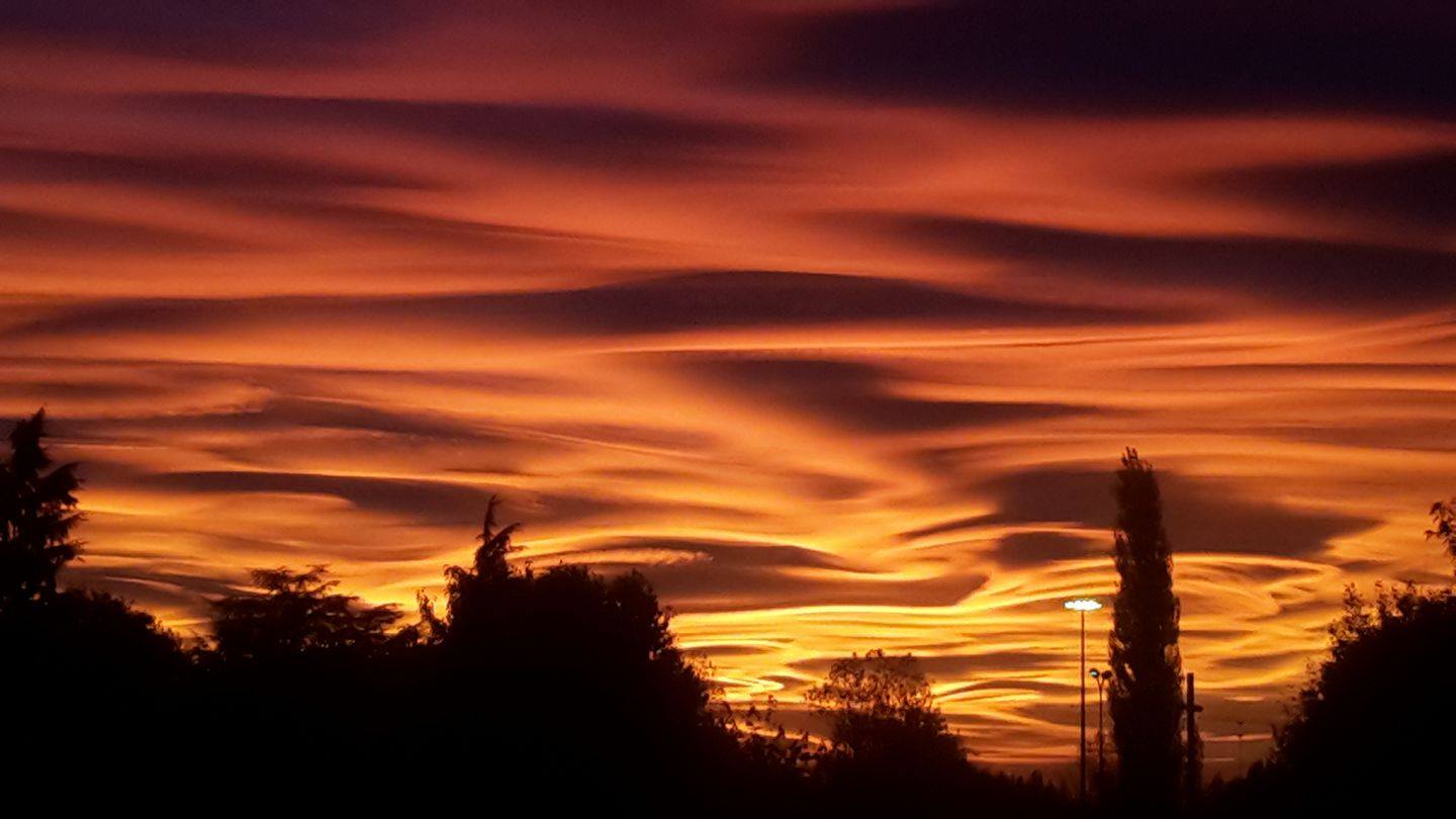 Lenyűgöző és festménybe illő naplemente Olaszország felett Lenyűgöző és festménybe illő naplemente Olaszország felett