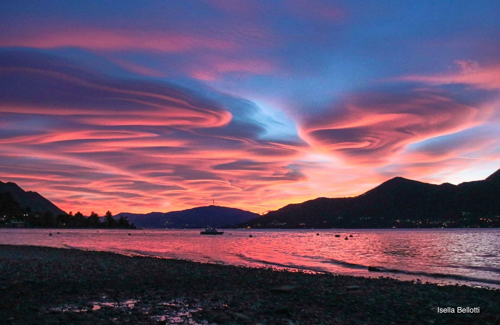 Lenyűgöző és festménybe illő naplemente Olaszország felett Lenyűgöző és festménybe illő naplemente Olaszország felett