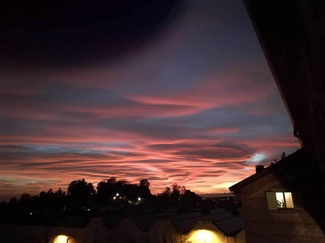 Lenyűgöző és festménybe illő naplemente Olaszország felett Lenyűgöző és festménybe illő naplemente Olaszország felett