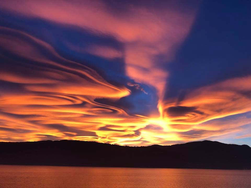 Lenyűgöző és festménybe illő naplemente Olaszország felett Lenyűgöző és festménybe illő naplemente Olaszország felett