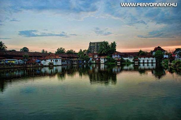 Padmanabhaswamy templom rejtélyes hanghullámokkal lezárt ajtaja