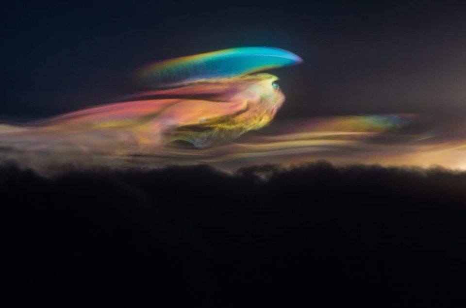 Csodálatos irizáló felhőket kaptak lencsevégre-2