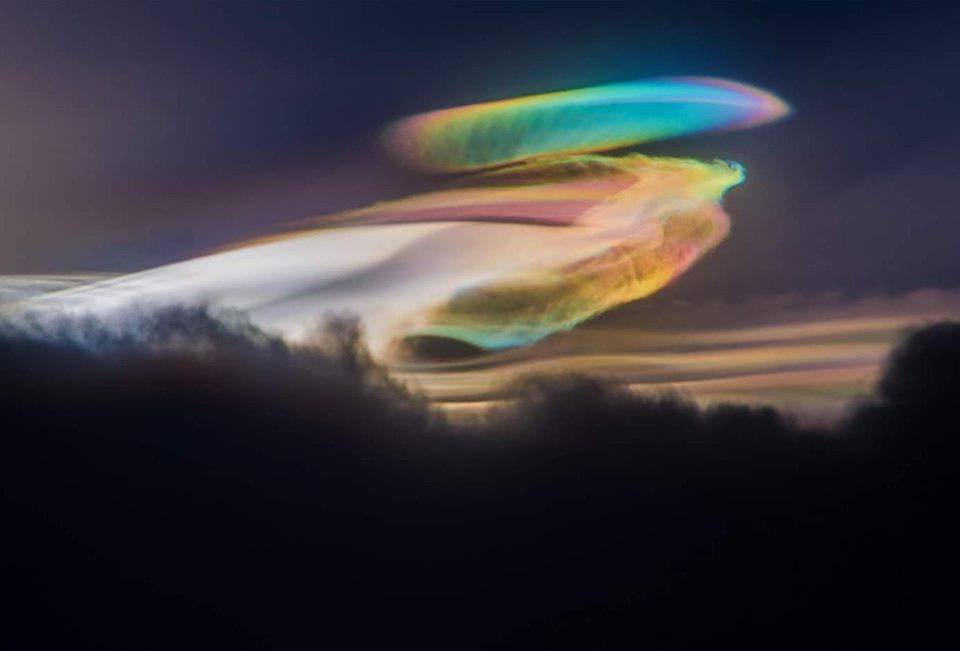 Csodálatos irizáló felhőket kaptak lencsevégre-3