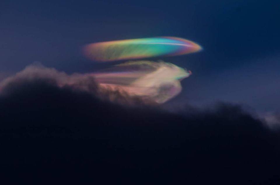 Csodálatos irizáló felhőket kaptak lencsevégre-4