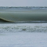 Majdnem fagyott hullámokat örökített meg egy fotós
