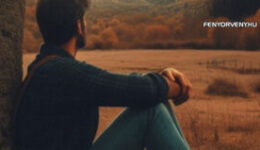 Spirituális kép - férfi ül a fűben - Az érzelmek és a rezgésszám kapcsolata